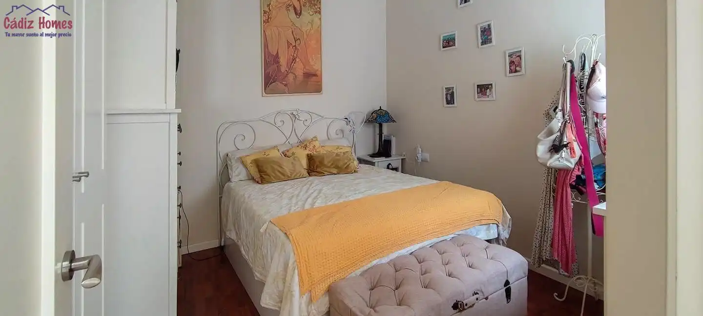 Bedroom of Flat for sale in Cádiz  with Air Conditioner, Heating and Parquet flooring