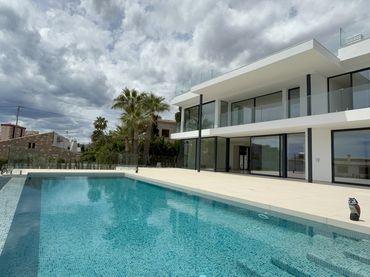 Chalet con balcón en venta en La Caleta - La Calalga -  Les Bassetes