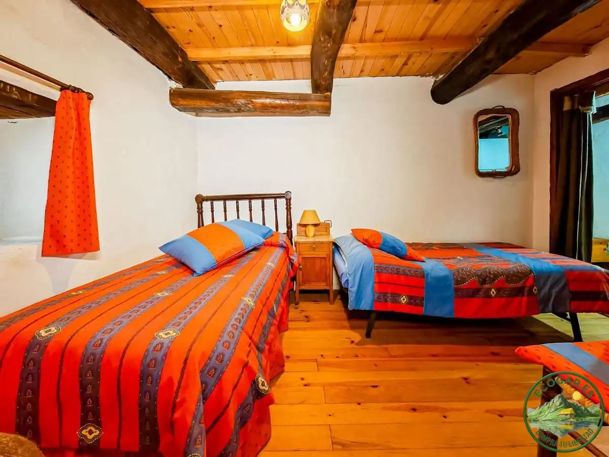 Dormitori de Casa o xalet en venda en Ponferrada amb Calefacció, Jardí privat i Parquet