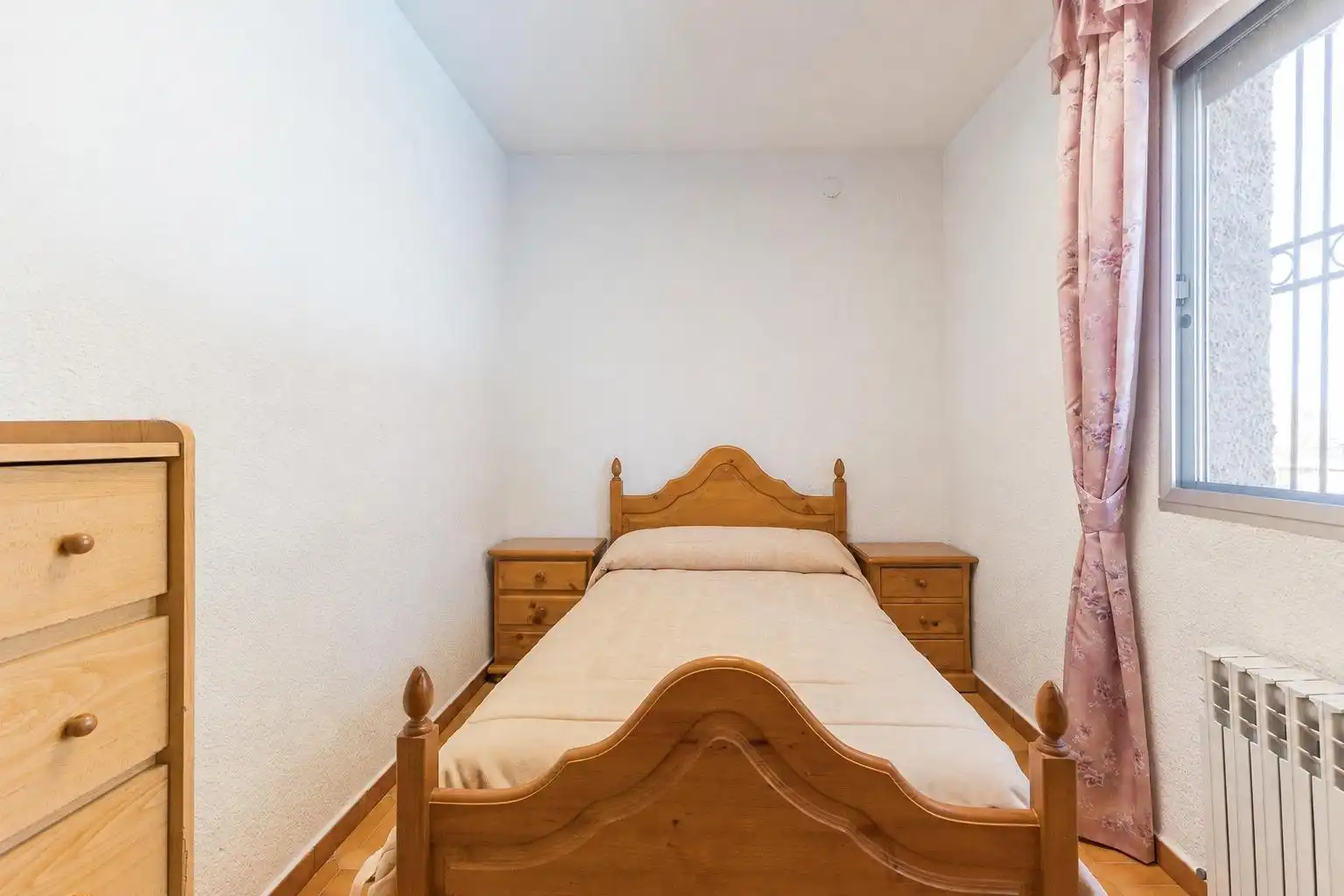 Habitación de Casa o chalet en venta en La Pobla de Vallbona con Aire acondicionado, Calefacción y Jardín privado