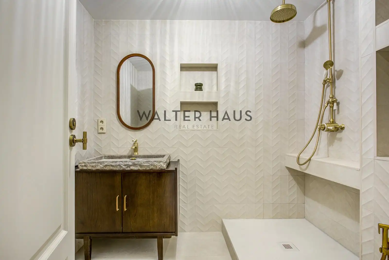 Baño de Piso en venta en Barcelona con Terraza, Amueblado y Horno