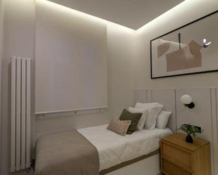 Bedroom of Flat for sale in  Madrid Capital  with Air Conditioner