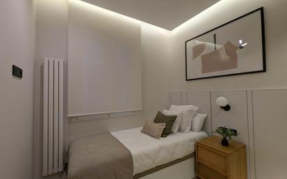 Bedroom of Flat for sale in  Madrid Capital  with Air Conditioner