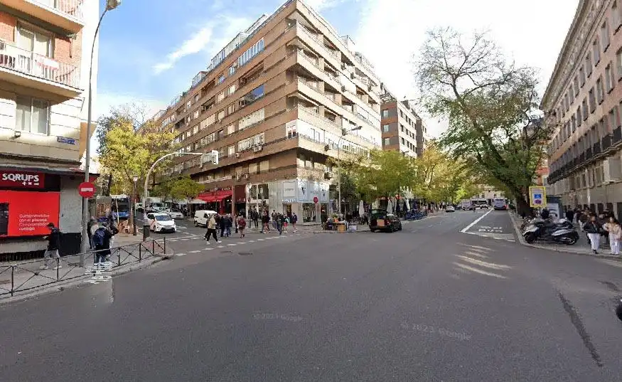 Vista exterior de Local en venta en  Madrid Capital
