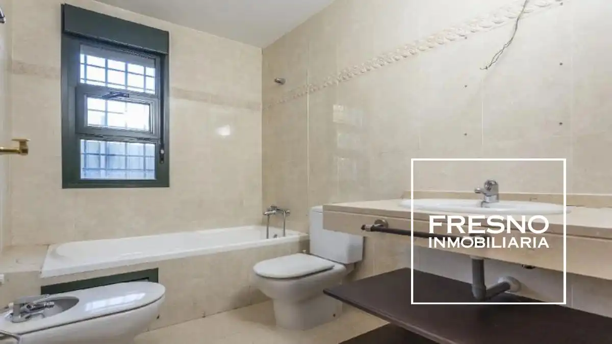 Baño de Casa adosada en venta en Rivas-Vaciamadrid con Jardín privado