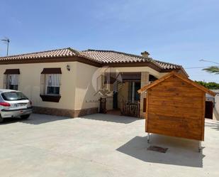 Exterior view of House or chalet for sale in Chiclana de la Frontera