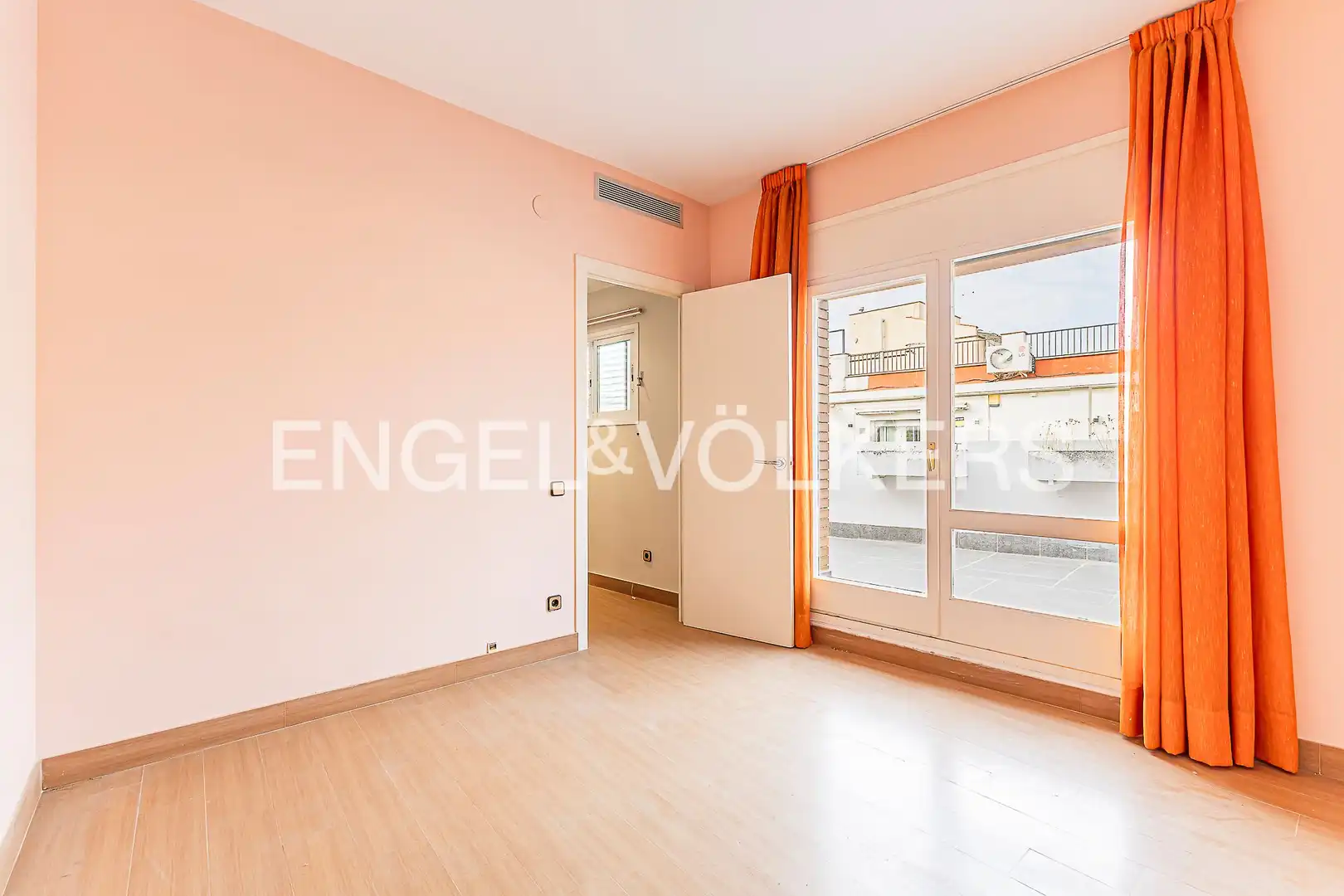 Habitación de Ático en venta en Barcelona con Aire acondicionado, Calefacción y Parquet