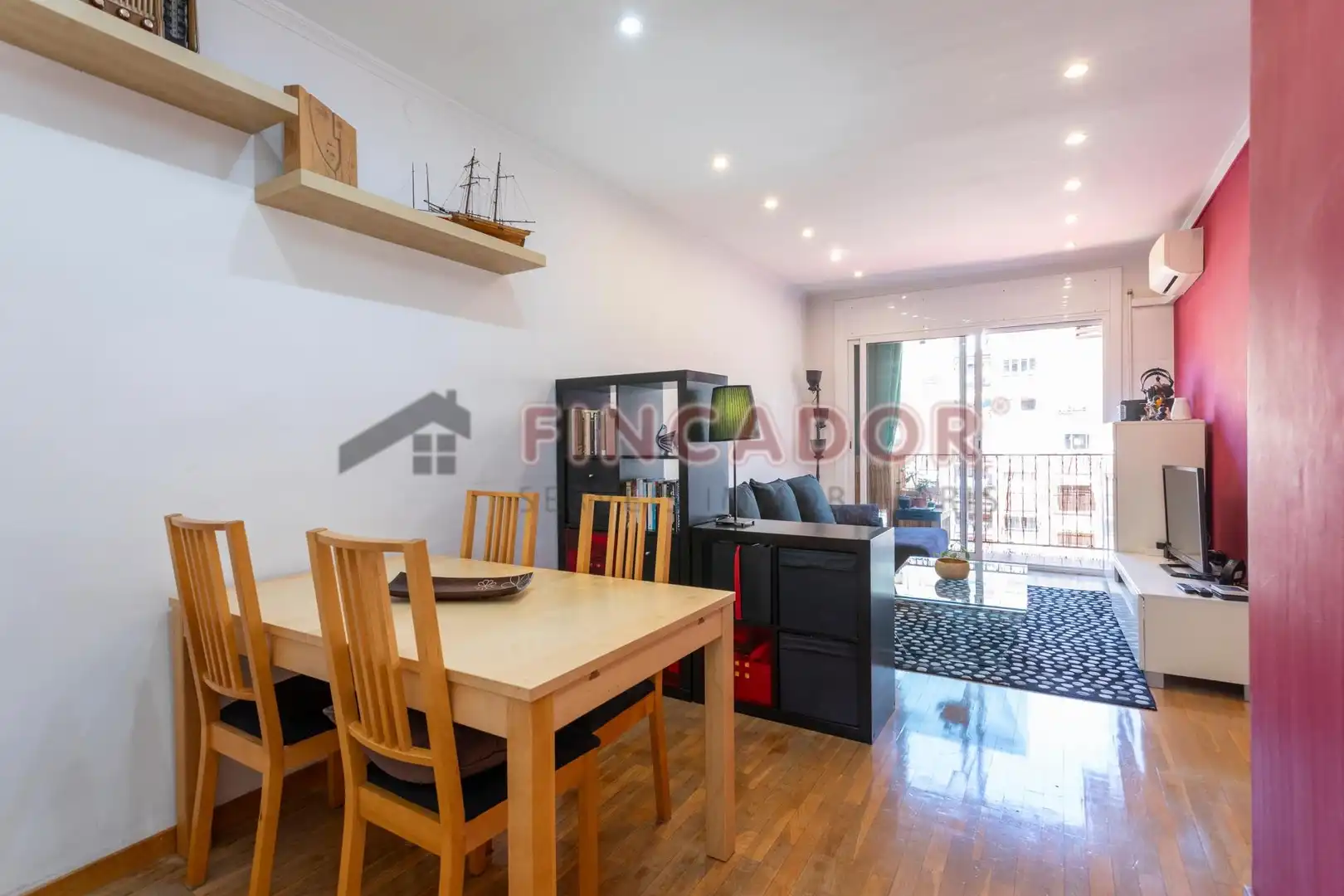 Appartamento con terrazza in vendita a Carrer de València