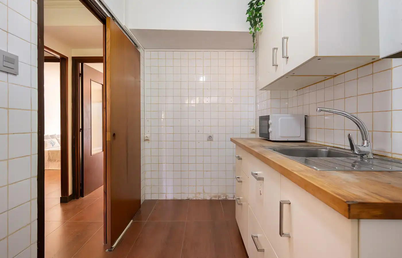 Küche von Wohnung zum Verkauf in Oleiros mit Terrasse, Abstellraum und Mikrowelle