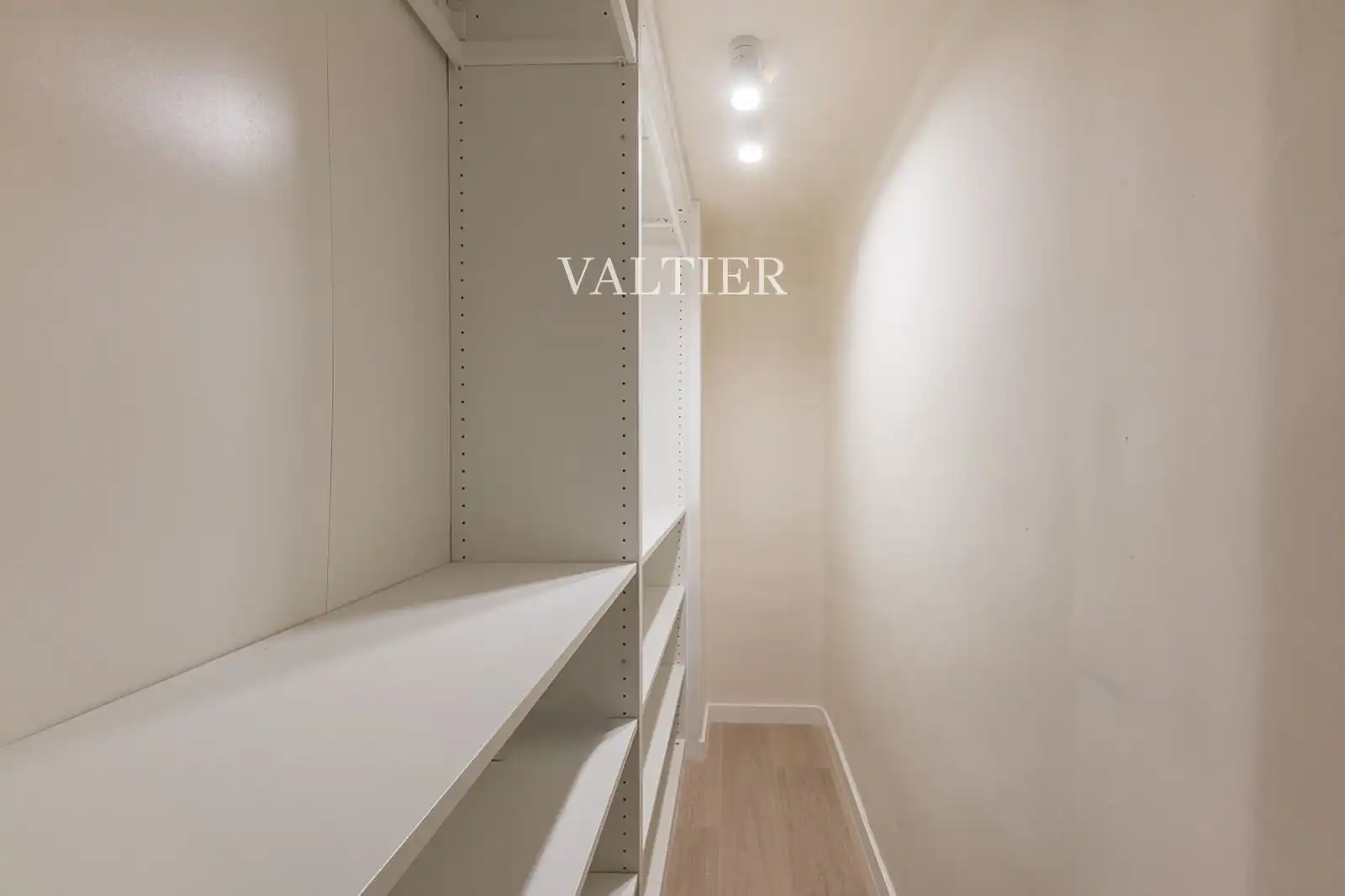 Schlafzimmer von Wohnung zur Miete in Madrid mit Klimaanlage, Terrasse und Möbliert