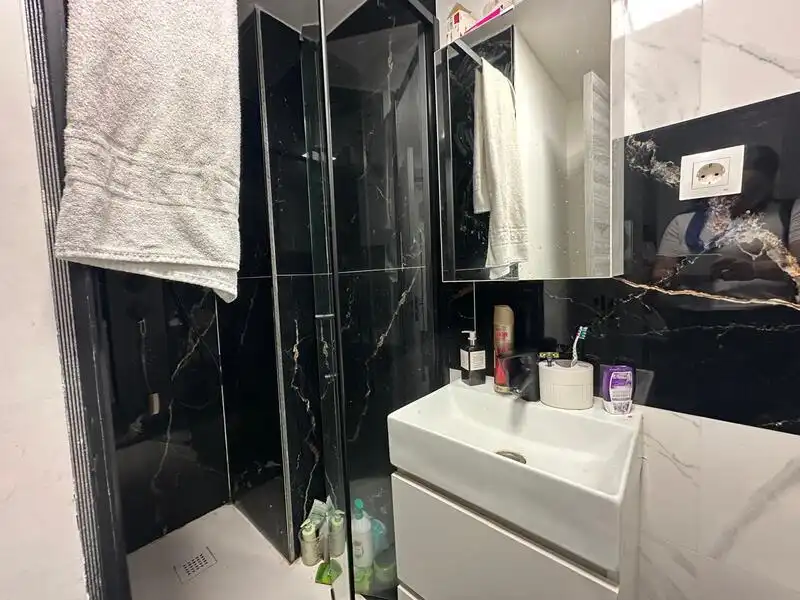 Bathroom of Ground floor for rent in Madrid  with Air Conditioner and Heating