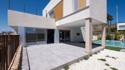 VILLA DE DISEñO MODERNO CON VISTAS AL GOLF