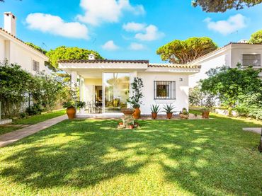 Villa avec jardin à vendre à Sancti Petri