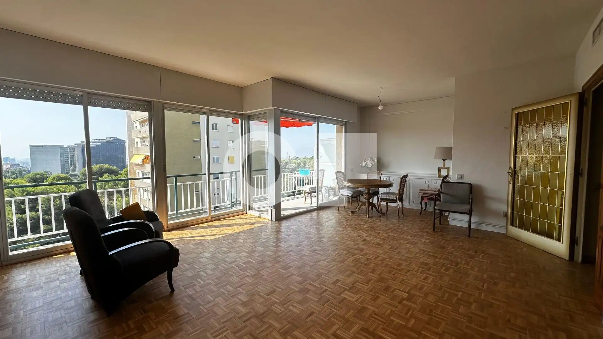 Wohnzimmer von Wohnung zur Miete in Barcelona mit Parkett, Terrasse und Alarm