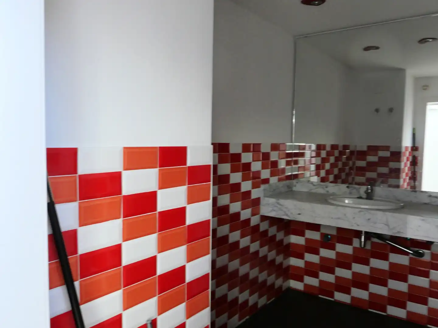 Badezimmer von Geschaftsraum zum Verkauf in Barcelona mit Klimaanlage