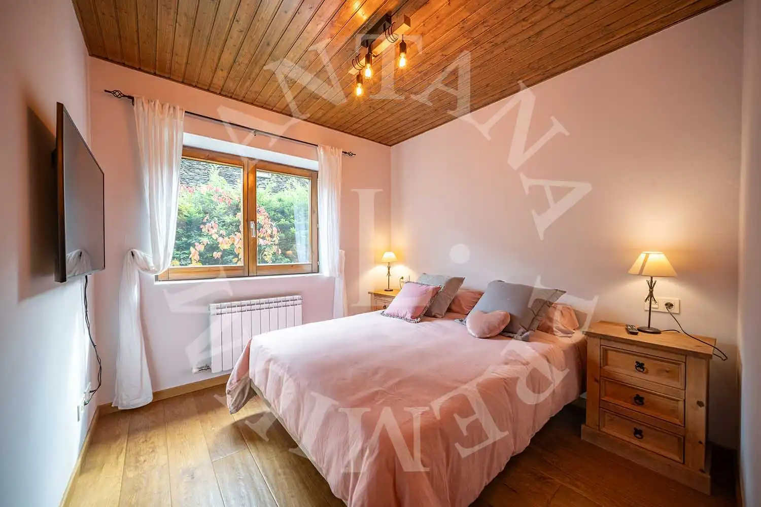 Habitación de Casa adosada en venta en Vielha e Mijaran con Calefacción, Jardín privado y Parquet