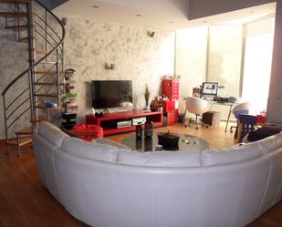 Sala d'estar de Casa o xalet en venda en Parla amb Aire condicionat, Terrassa i Piscina