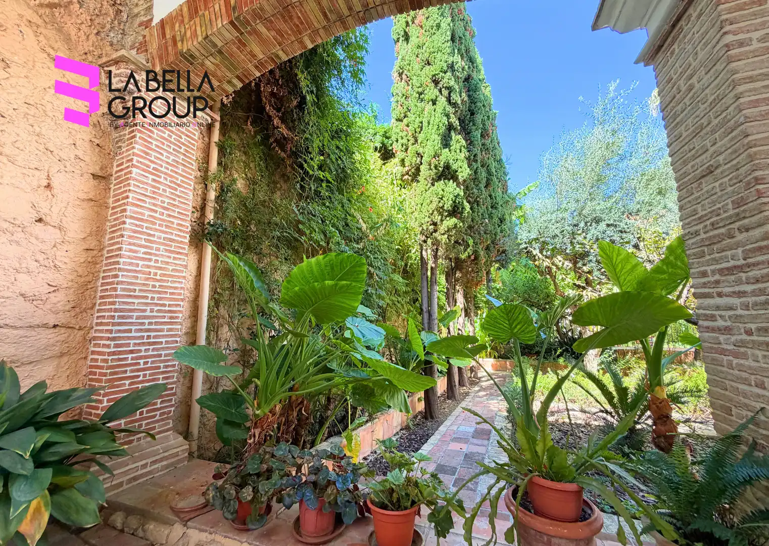 Casa pareada con terraza en venta en Carrer Canonge Cebrià, imagen 10
