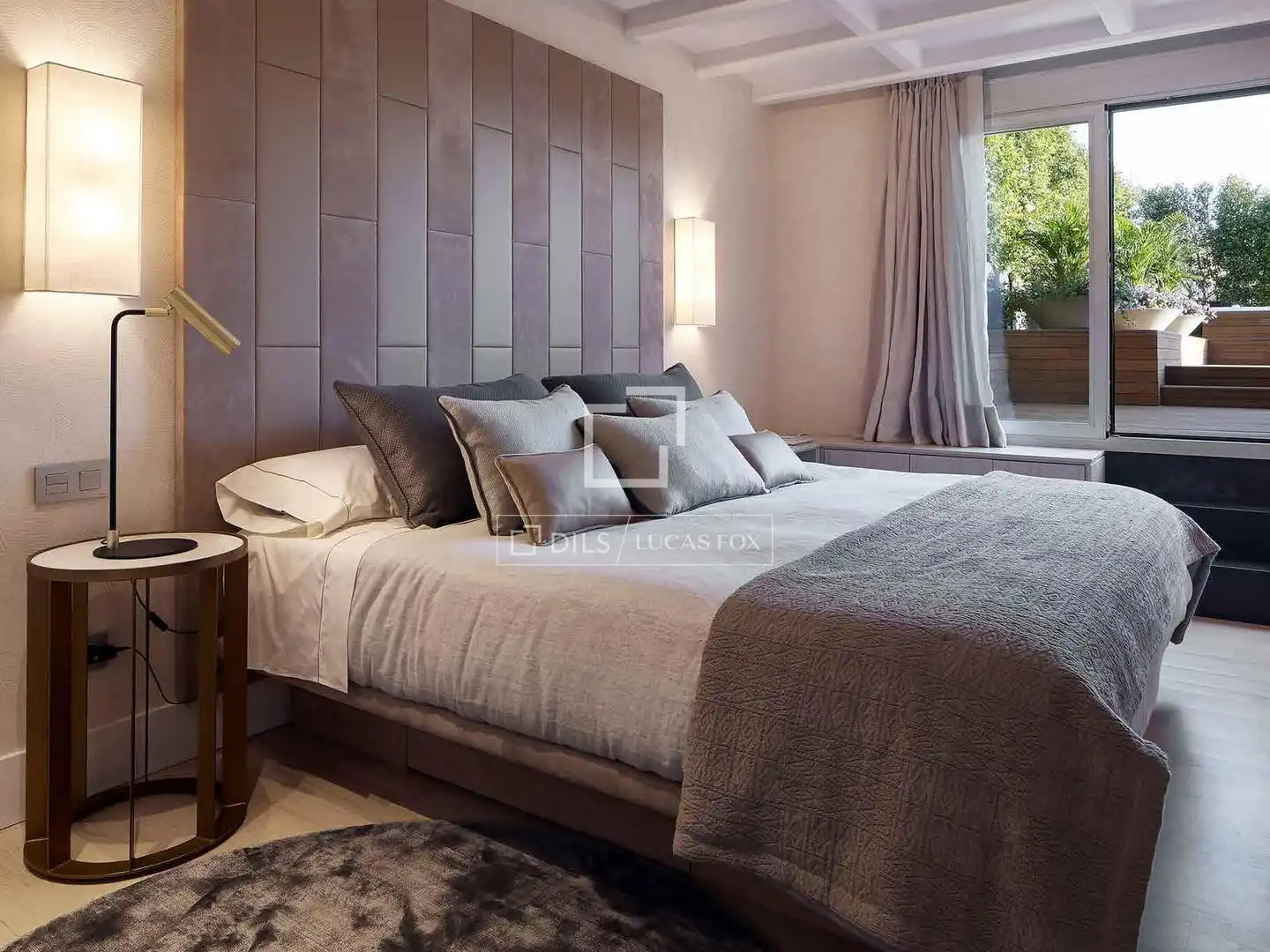 Schlafzimmer von Dachboden zum Verkauf in Barcelona mit Klimaanlage, Heizung und Parkett