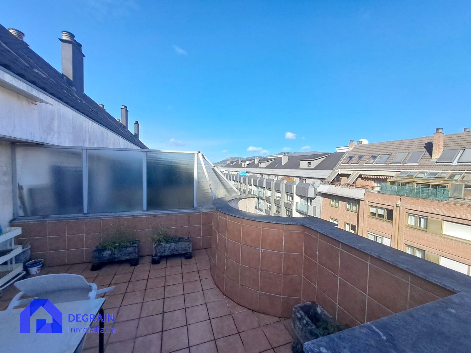 Terrassa de Àtic de lloguer en Oviedo  amb Calefacció i Terrassa