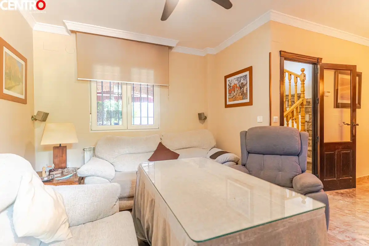 Sala de estar de Casa o chalet en venta en La Zubia con Aire acondicionado, Calefacción y Jardín privado