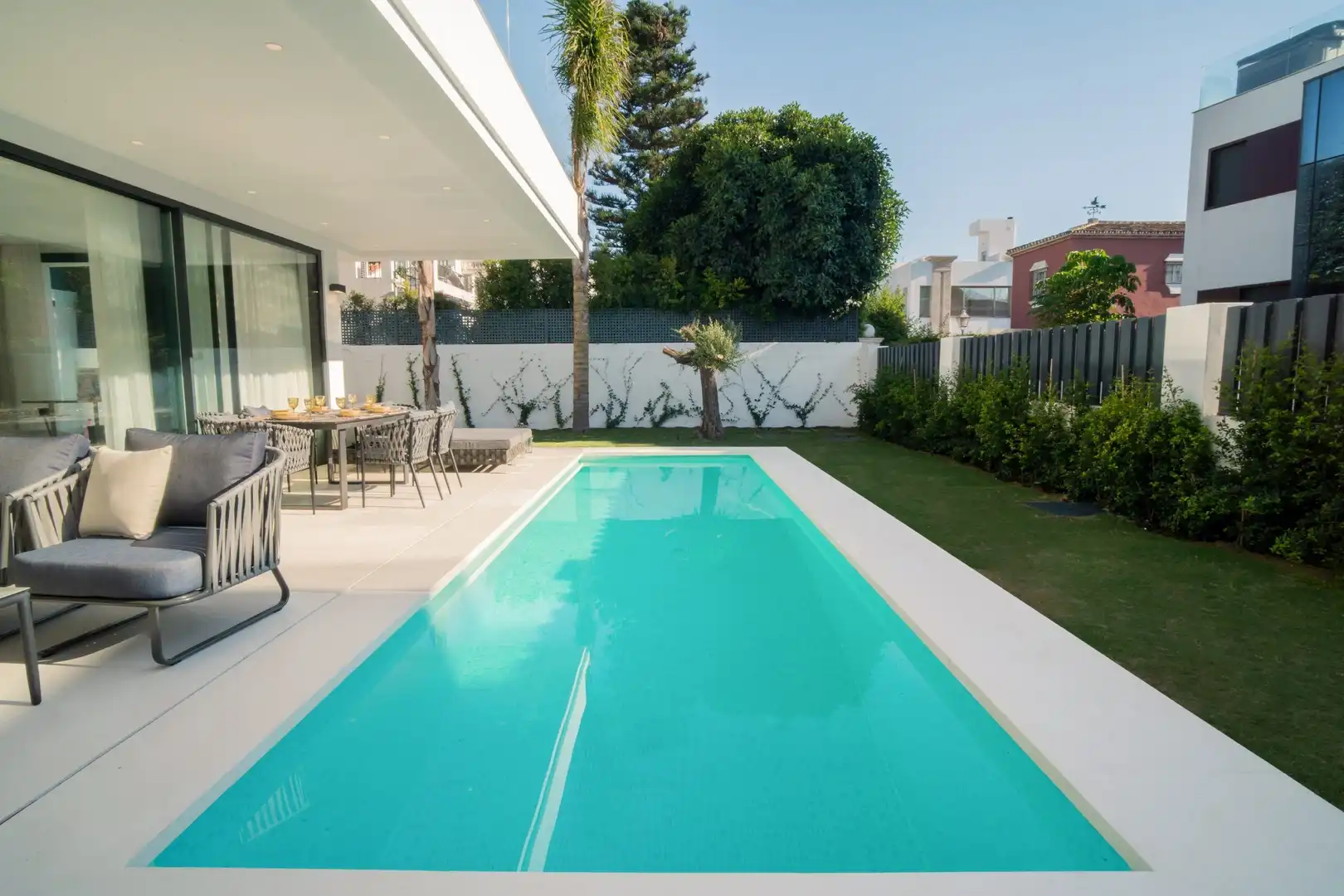Piscina de Casa o chalet en venta en Marbella con Aire acondicionado, Calefacción y Jardín privado