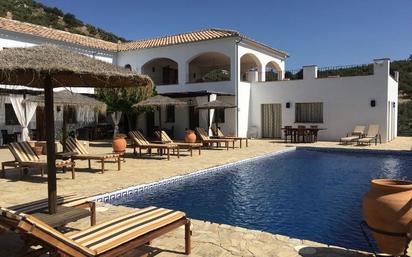 Schwimmbecken von Country house zum verkauf in Iznájar mit Klimaanlage, Privatgarten und Terrasse