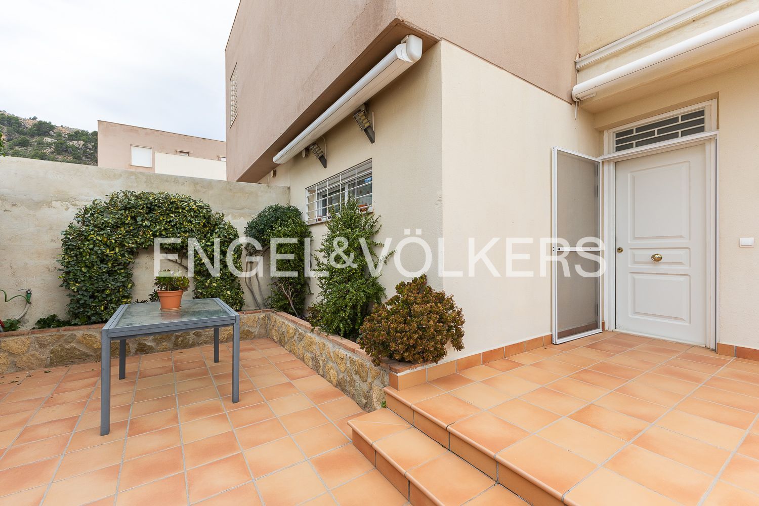 Terrassa de Casa o xalet en venda en Serra amb Aire condicionat, Calefacció i Jardí privat