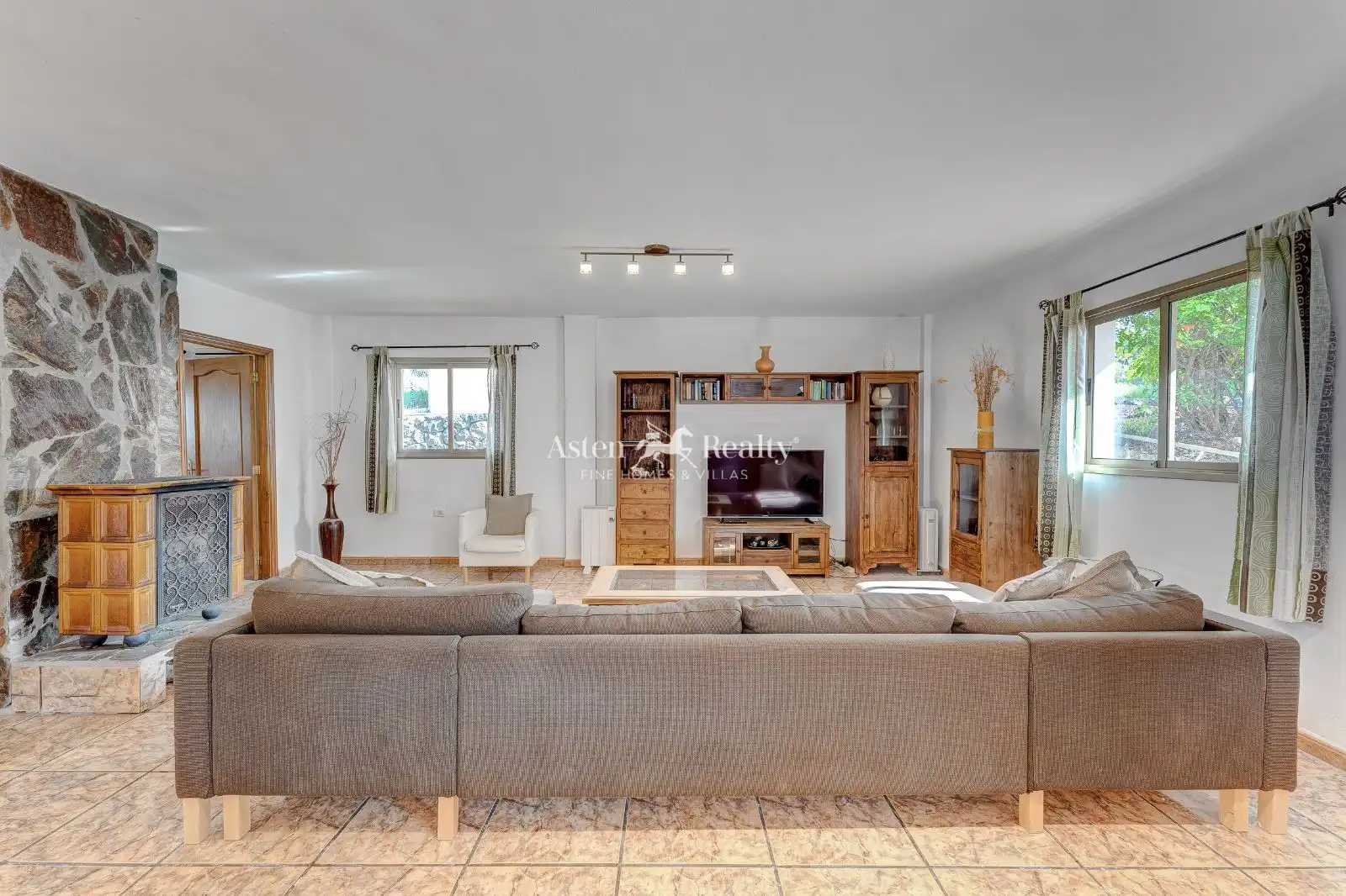Sala d'estar de Casa o xalet en venda en Adeje amb Aire condicionat, Traster i Piscina