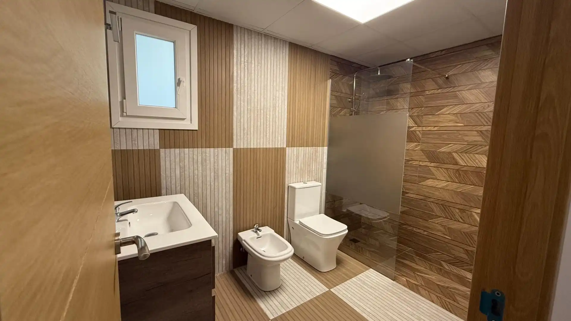 Bathroom of Flat for sale in Deltebre  with Air Conditioner, Heating and Terrace