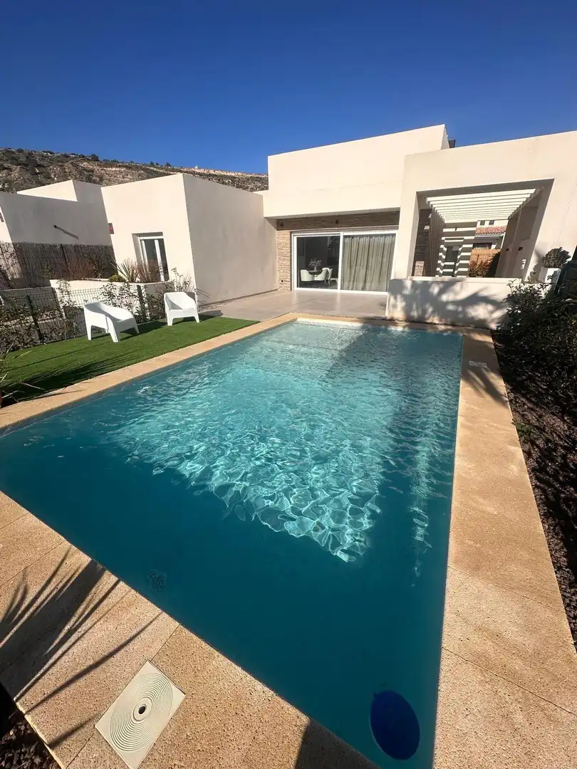 Piscina de Casa o xalet en venda en Madrid