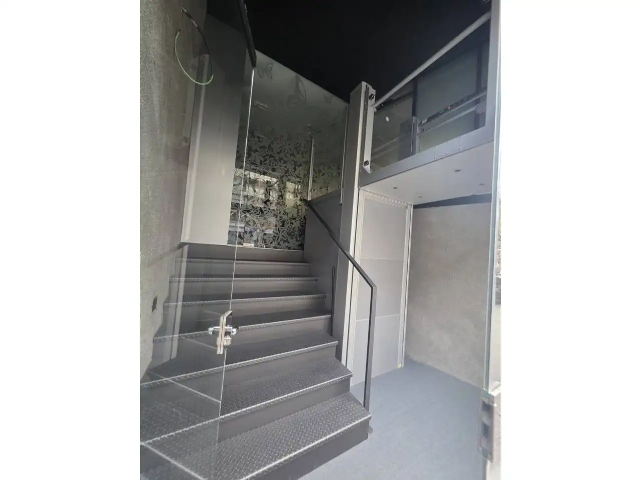 Commercial properties for rent in Manresa  with Air Conditioner and Alarm