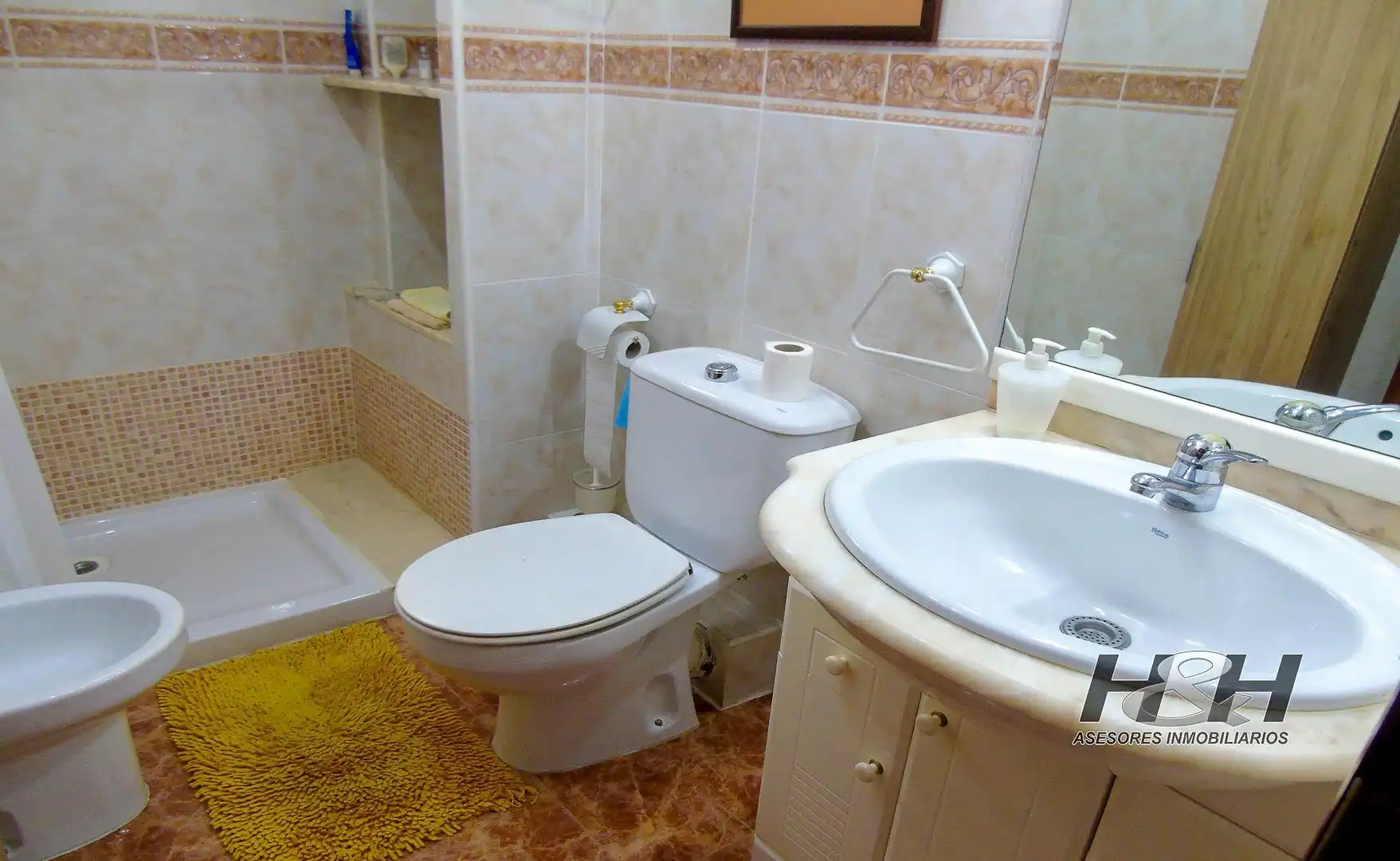 Badezimmer von Wohnung zur Miete in Burjassot mit Klimaanlage, Heizung und Möbliert