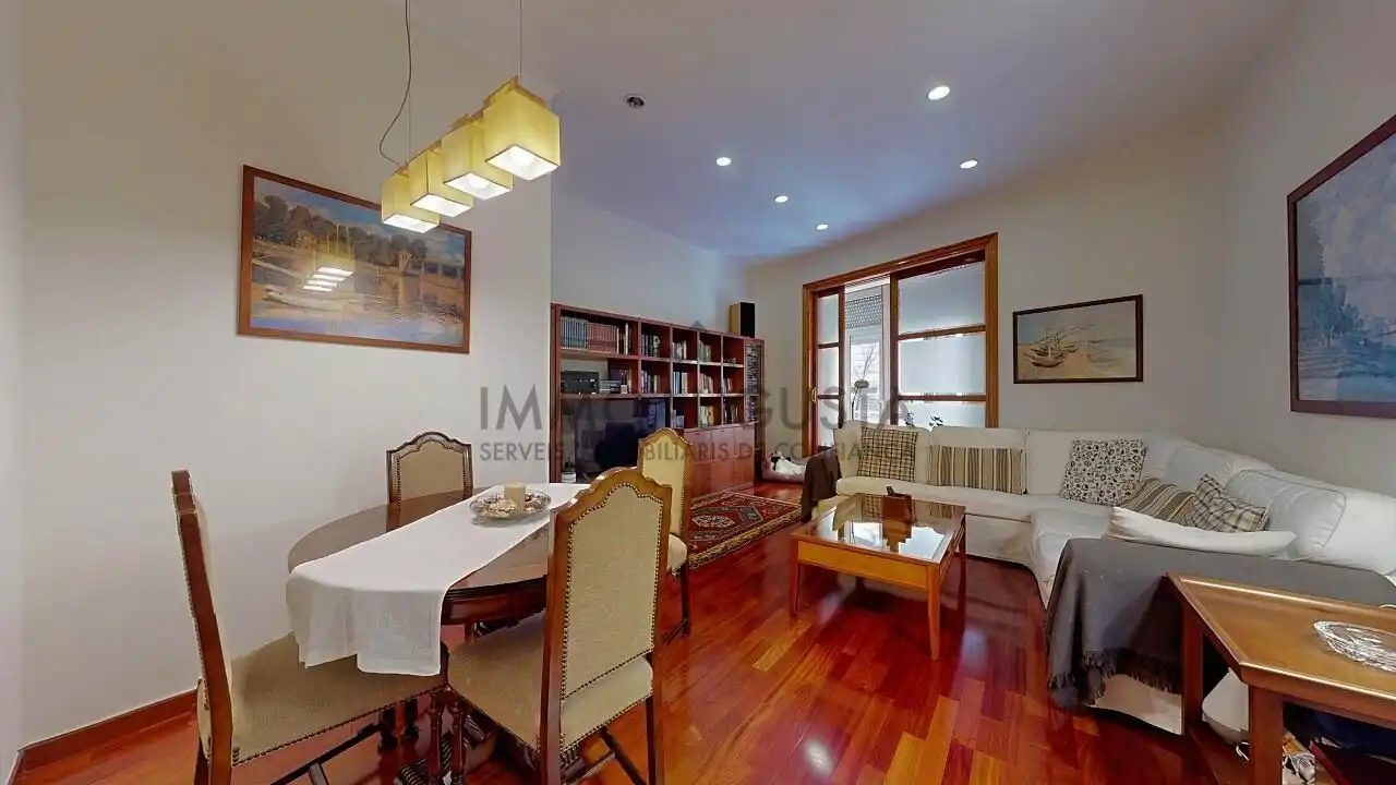 Sala d'estar de Pis en venda en Barcelona amb Aire condicionat, Calefacció i Parquet