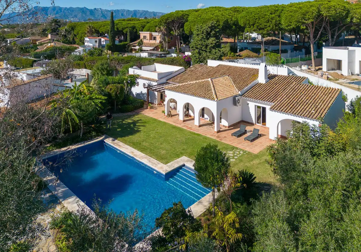 Xalet amb piscina en venda a Elviria - Cabopino