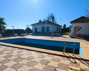 Swimming pool of House or chalet for sale in Sanlúcar la Mayor  with Private garden, Terrace and Storage room