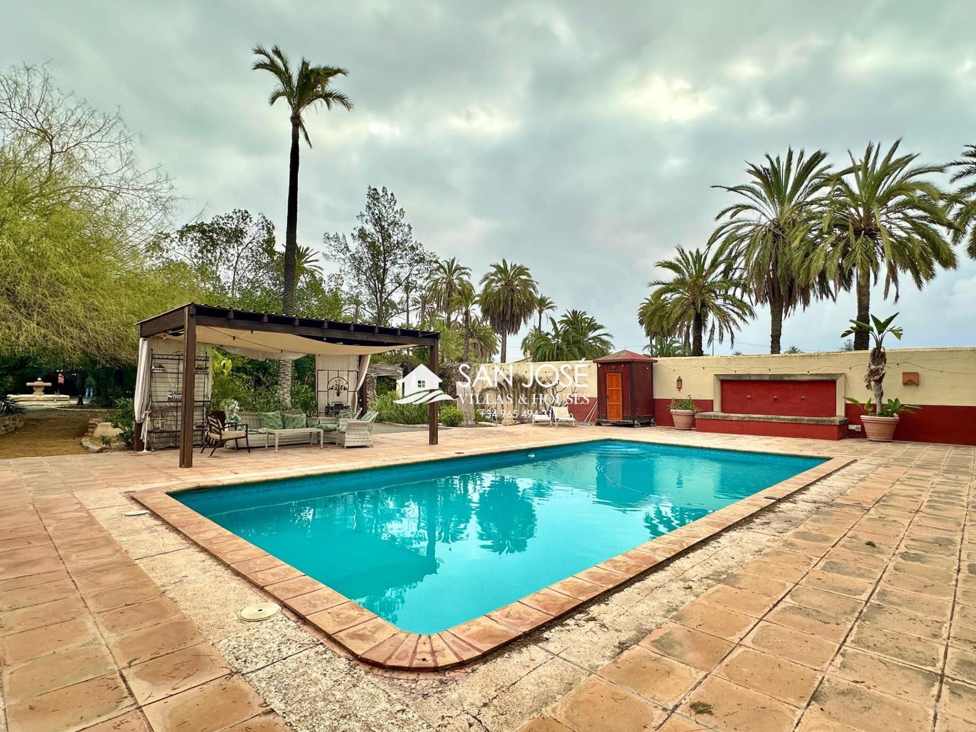 Swimming pool of House or chalet for sale in Elche / Elx  with Air Conditioner, Private garden and Storage room