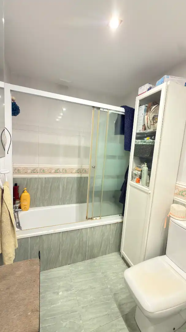 Bany de Pis en venda en Fuengirola amb Aire condicionat, Calefacció i Terrassa