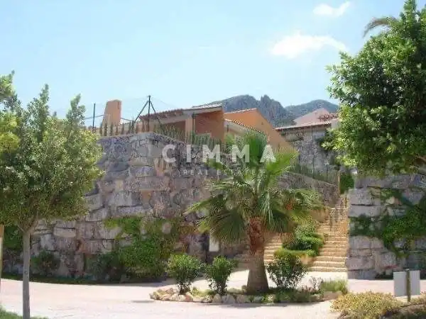 Vista exterior de Casa adosada en venda en Polop amb Calefacció, Jardí privat i Terrassa