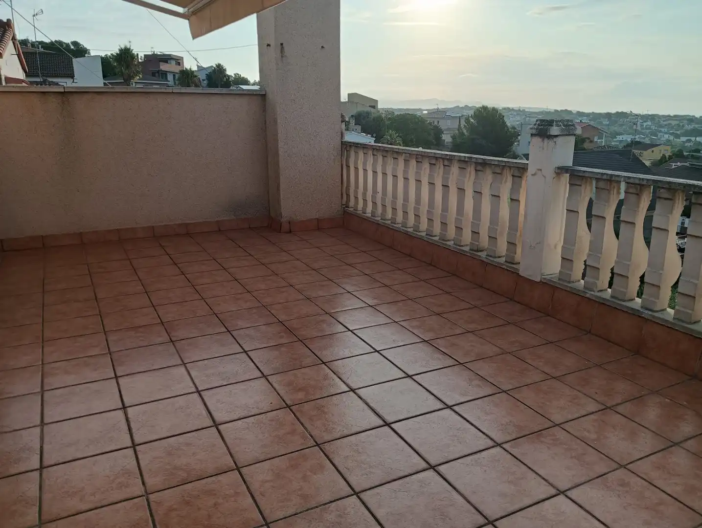 Terraza de Casa adosada en venta en Vilanova i la Geltrú con Aire acondicionado, Calefacción y Jardín privado