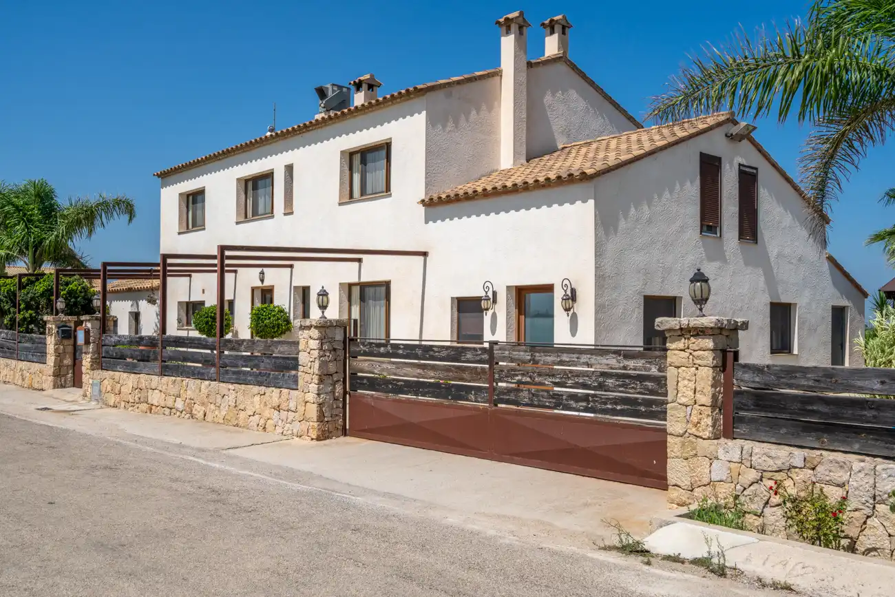 Vista exterior de Finca rústica en venda en Deltebre amb Aire condicionat, Jardí privat i Terrassa