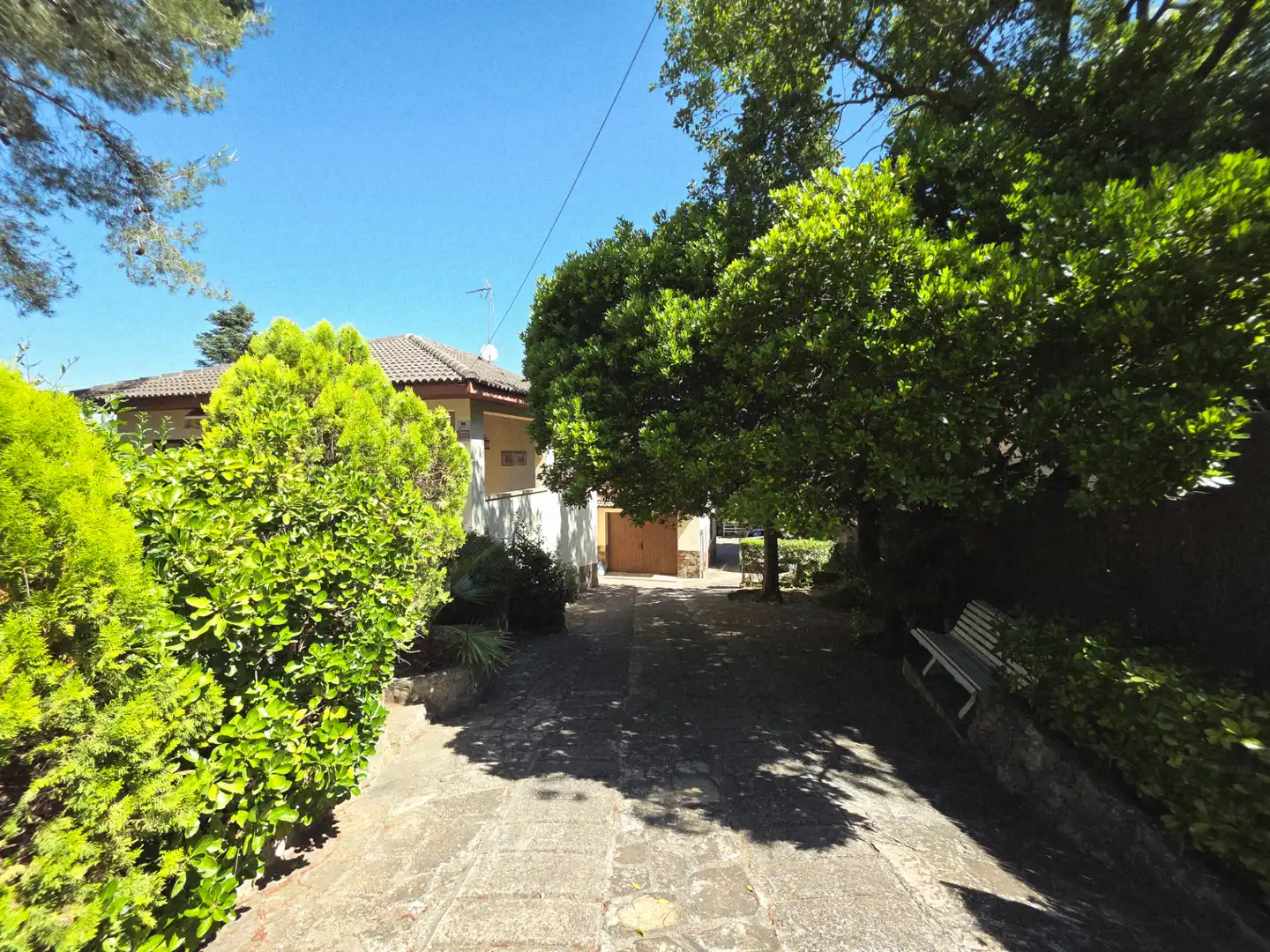 Vista exterior de Casa o chalet en venta en Vallirana con Calefacción, Terraza y Piscina