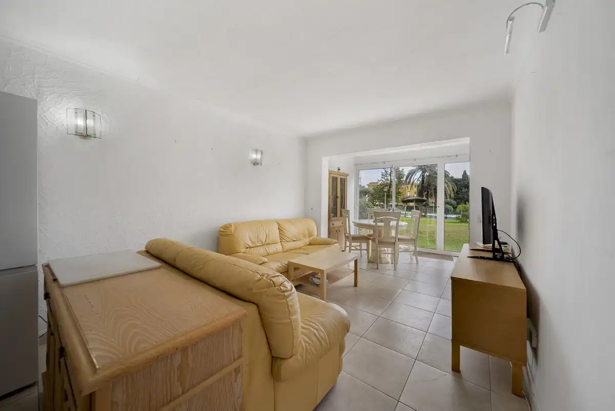 Sala de estar de Planta baja en venta en Benalmádena con Aire acondicionado y Piscina comunitaria