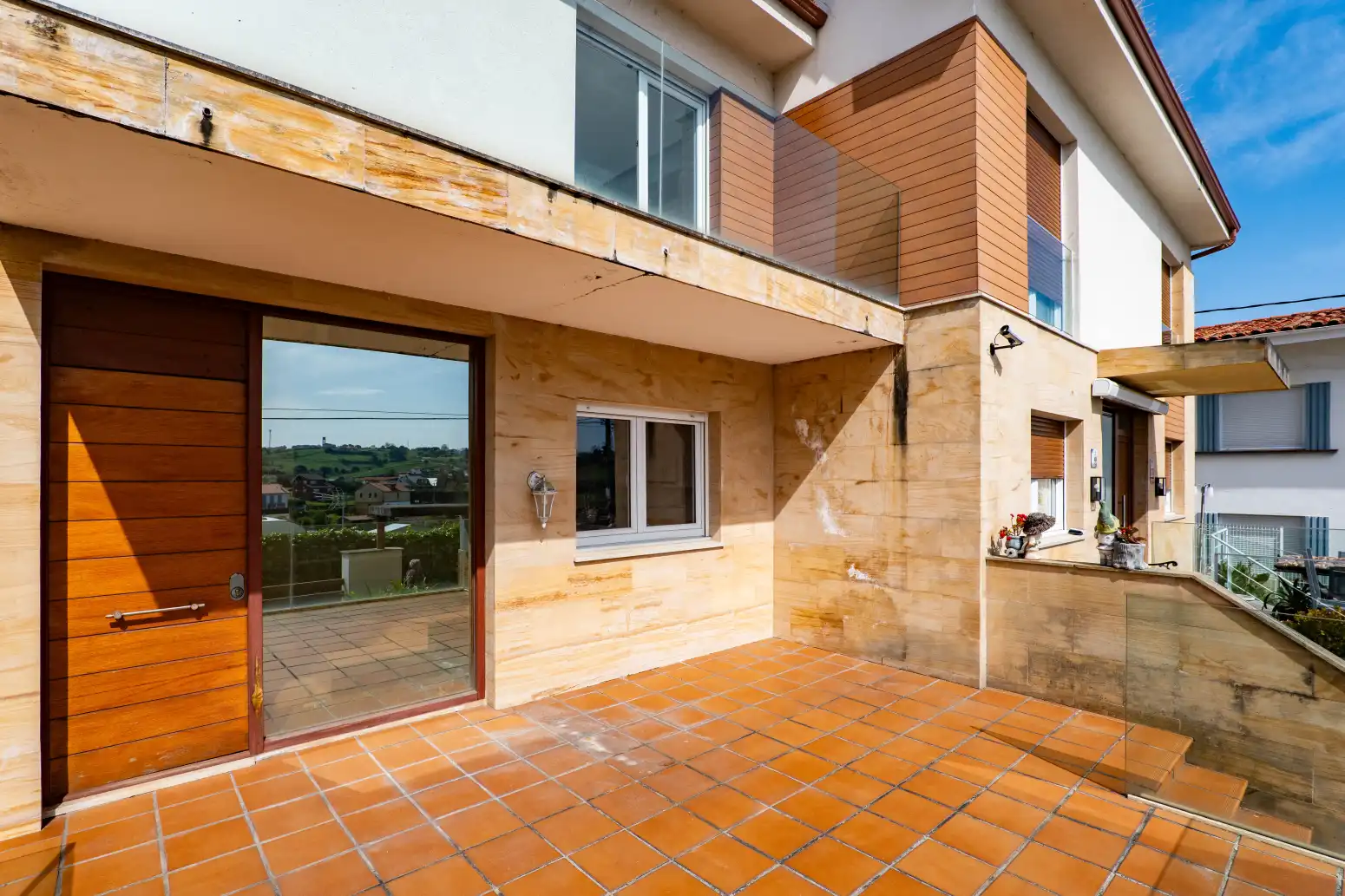 Außenansicht von Haus oder Chalet zum Verkauf in Castrillón mit Heizung, Privatgarten und Terrasse