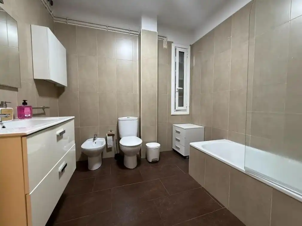 Bathroom of Flat for rent in Ourense Capital   with Heating, Parquet flooring and Balcony