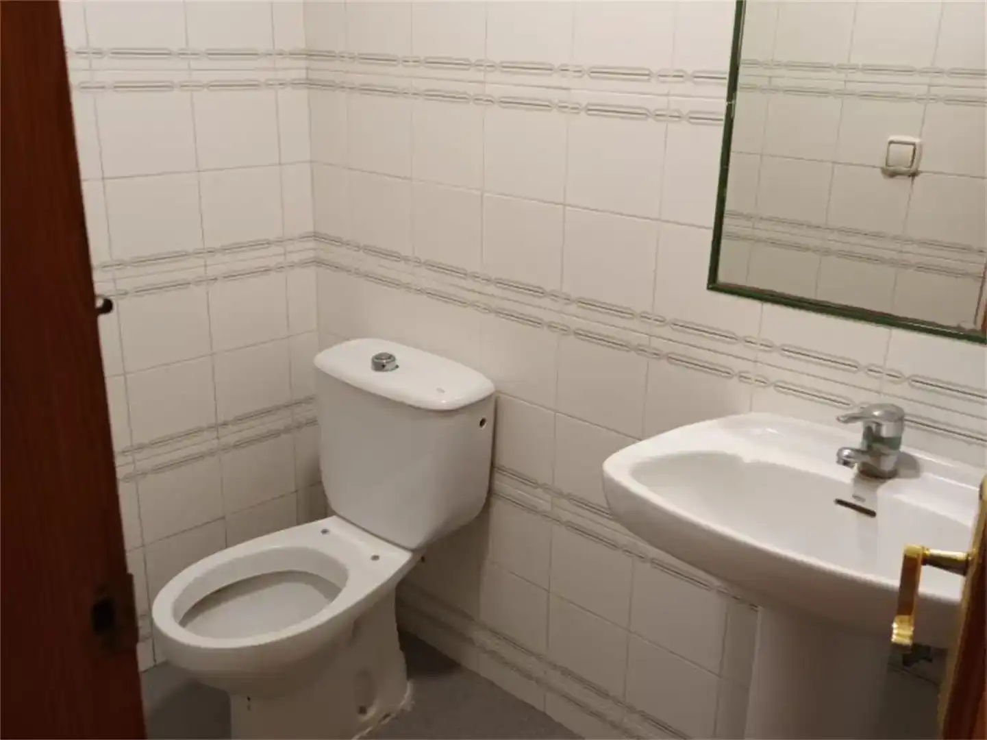 Badezimmer von Geschaftsraum zum Verkauf in Sevilla mit Klimaanlage und Möbliert