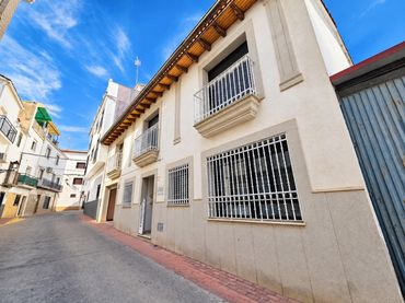 Casa amb balcó en venda a Calle HERNAN CORTES