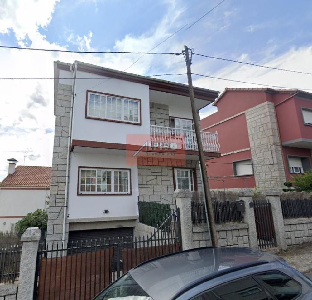 Vista exterior de Casa o xalet en venda en Ourense Capital  amb Calefacció, Jardí privat i Terrassa