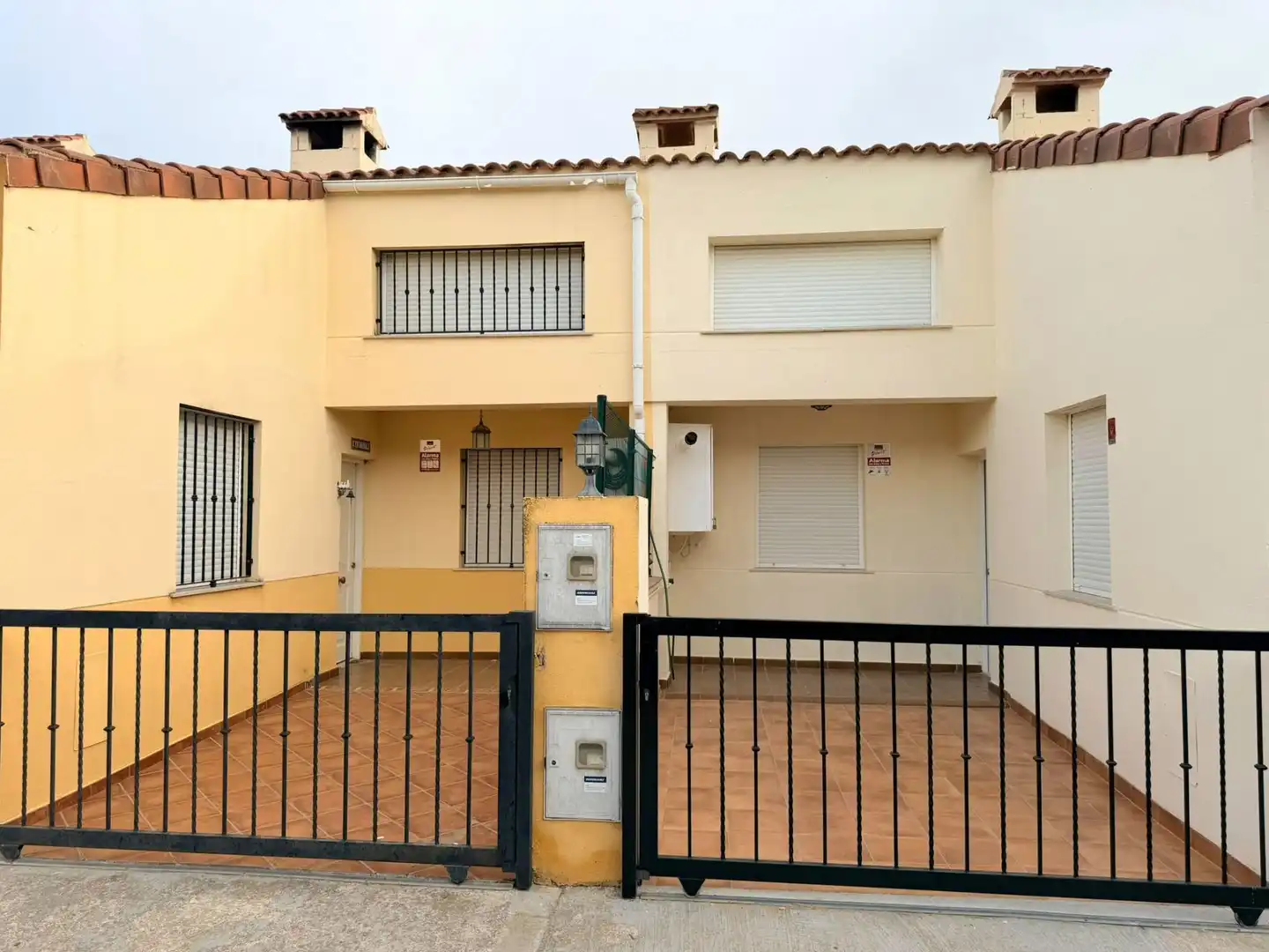 Vista exterior de Casa adosada en venda en Toràs amb Calefacció, Jardí privat i Terrassa