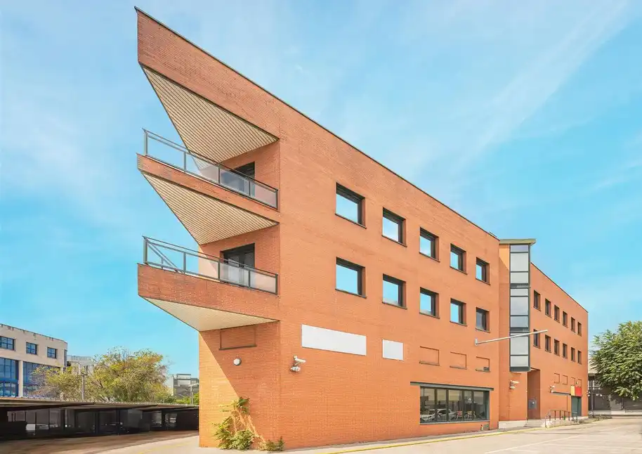 Vista exterior de Edificio en venta en Alcobendas